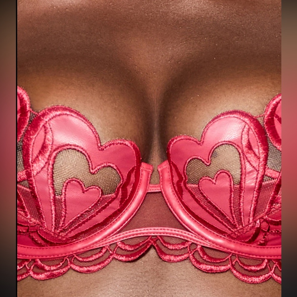 RED HEART
BRA - Picture 4 of 11